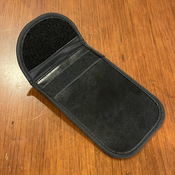 RFID Signal Blocker for Car Key Fob Small Phones black synthetic leather new - Picture 4 of 6